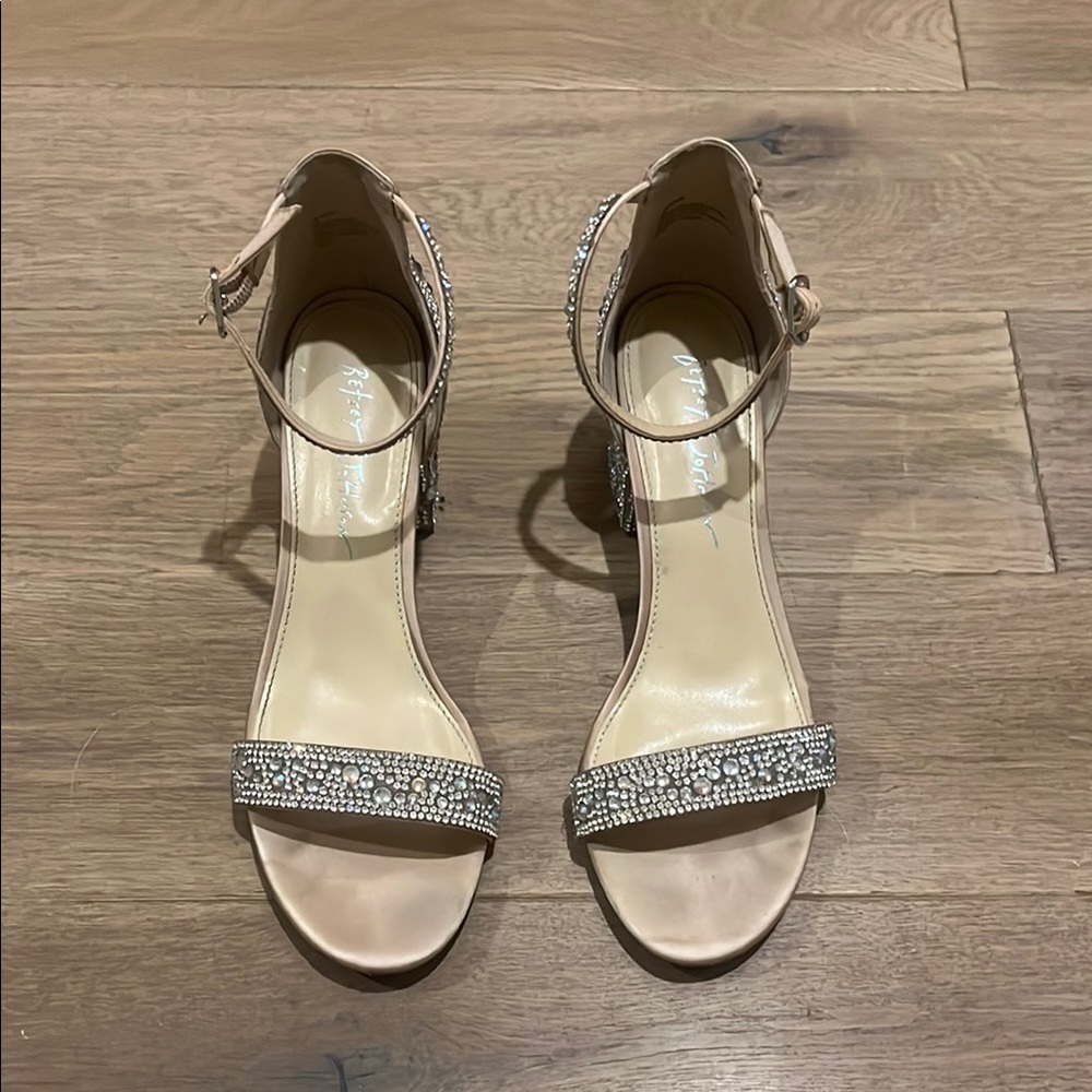 BETSEY JOHNSON Sz. 8 Mari Block Evening Sandal. Color/Champagne.